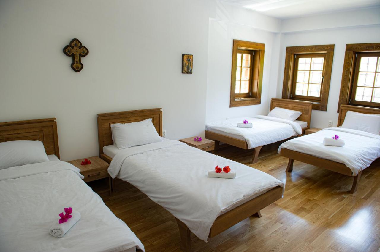 Guest Mansion, Гостински Палат Rostusa Екстериор снимка