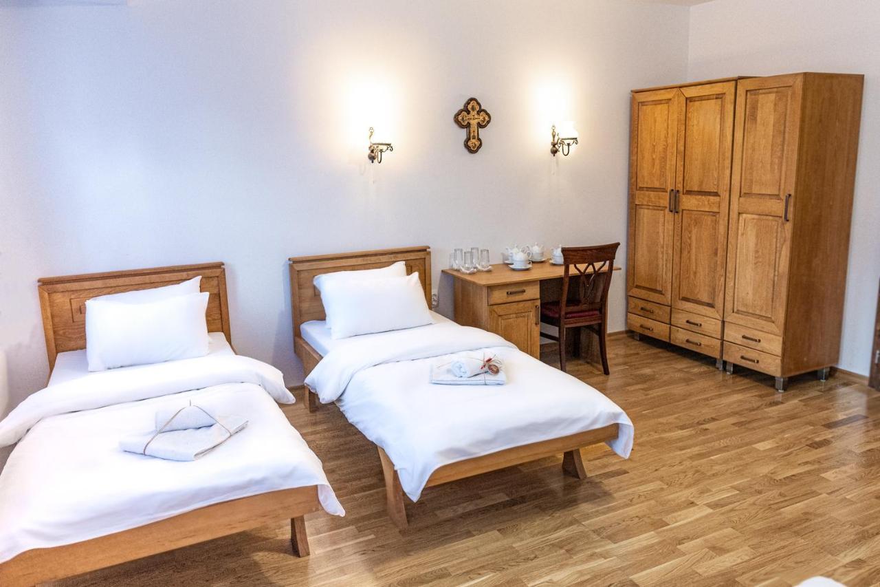 Guest Mansion, Гостински Палат Rostusa Екстериор снимка