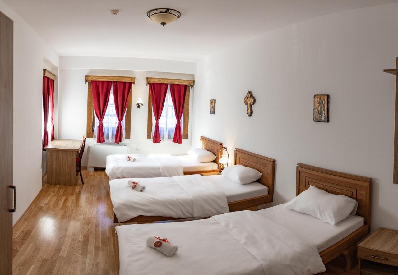 Guest Mansion, Гостински Палат Rostusa Екстериор снимка