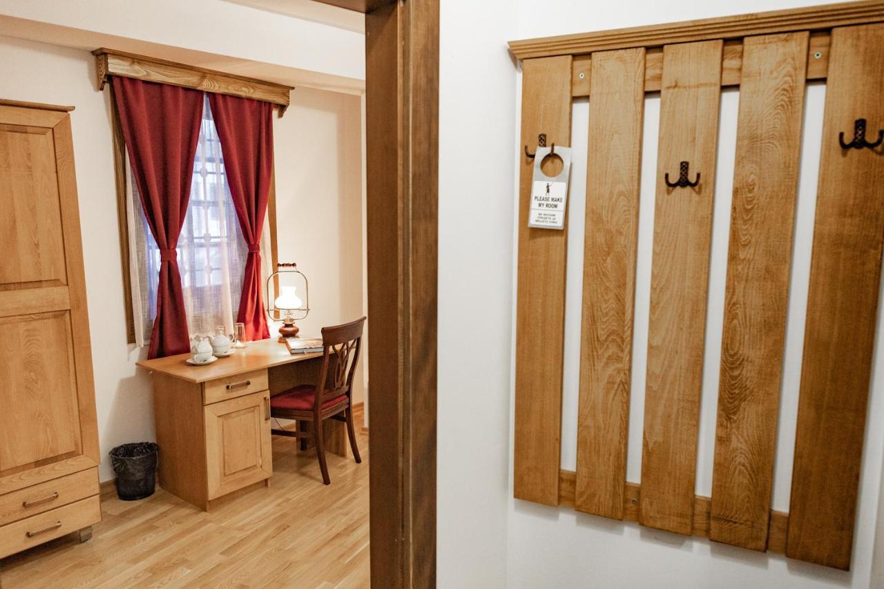 Guest Mansion, Гостински Палат Rostusa Екстериор снимка
